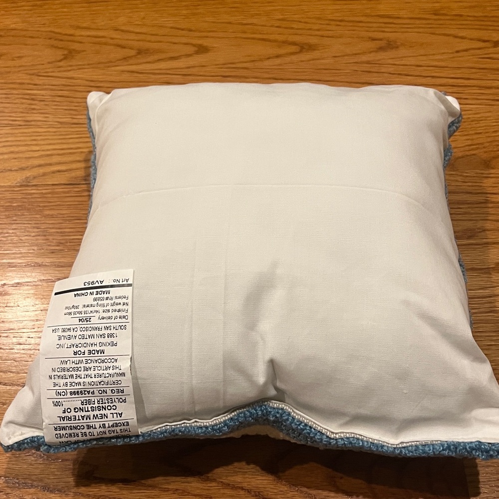 Blue Holiday Pillow with Cocktail martini Design nwt hooked - Picture 4 of 4
